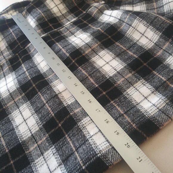 Love Tree women's size M black, white and tan plaid flannel cropped shacket - Picture 12 of 15